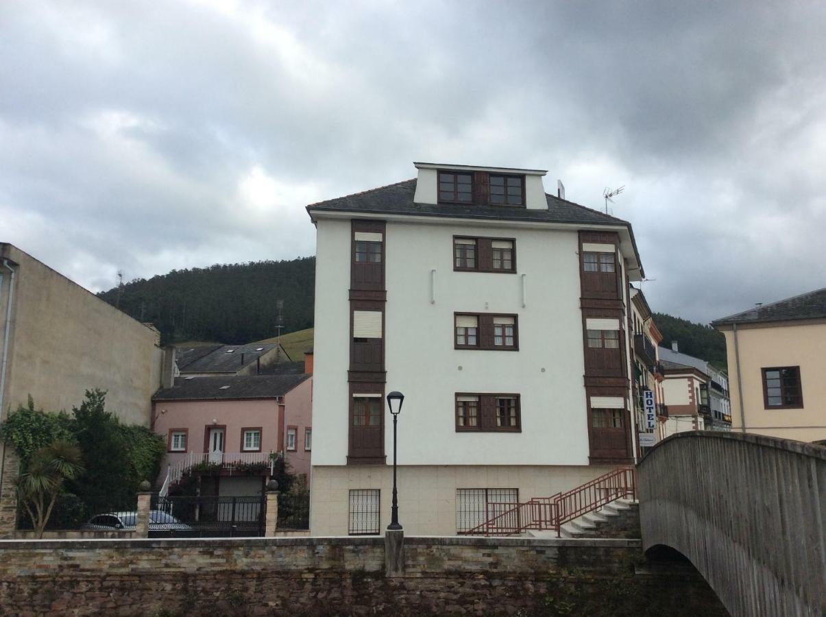 Hotel La Bilbaina De Vegadeo Exteriér fotografie